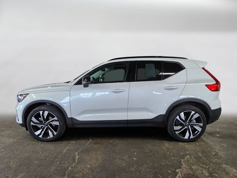 Certified 2024 Volvo XC40 B5 Plus w/ Protection Package Premier image 8