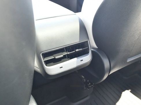 Used 2022 Tesla Model Y Performance AWD/4WD image 26