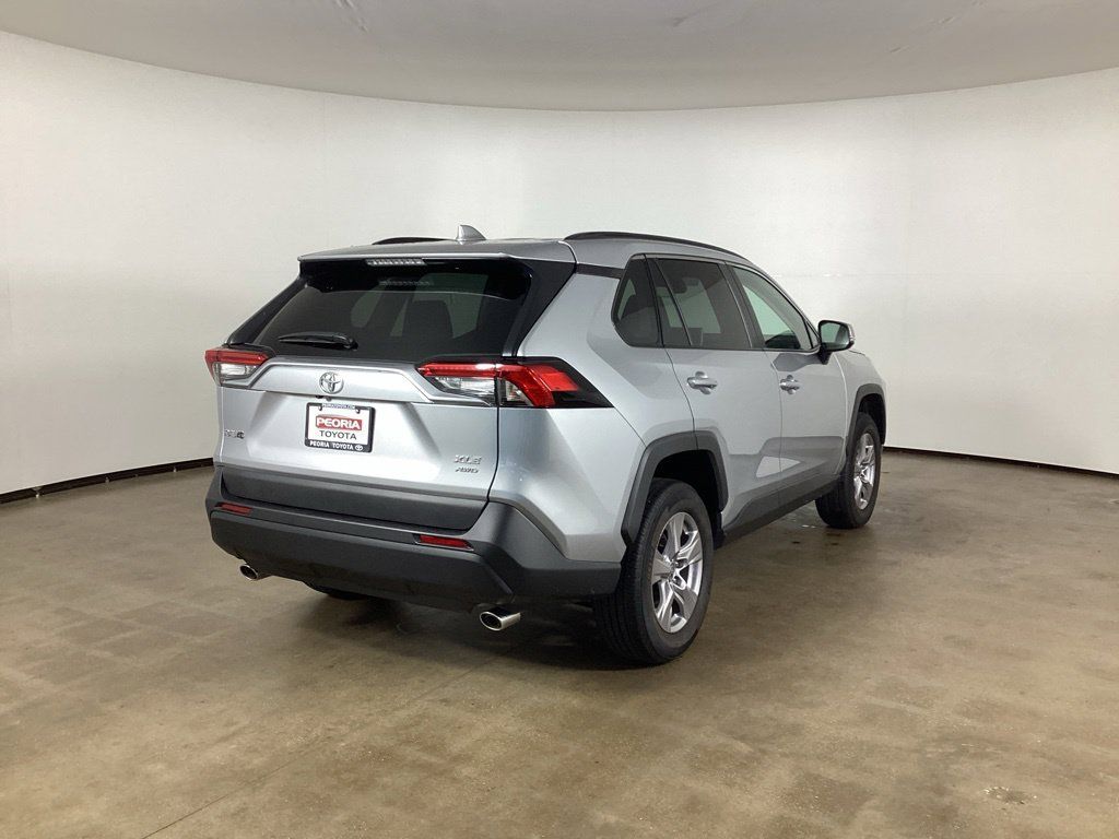 Used 2025 Toyota RAV4 XLE AWD/4WD image 5