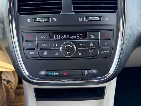 Used 2017 Dodge Grand Caravan SXT w/ Driver Convenience Group FWD image 27