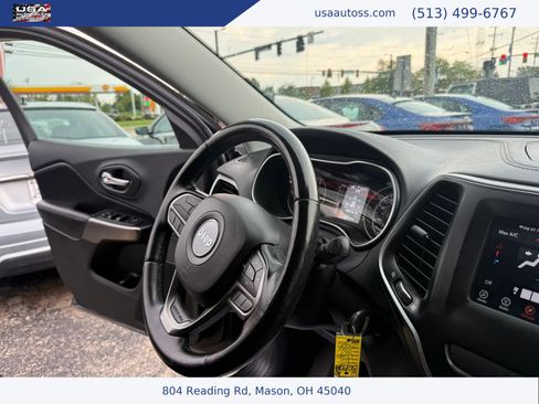 Used 2020 Jeep Cherokee Latitude w/ Cold Weather Group AWD/4WD image 25