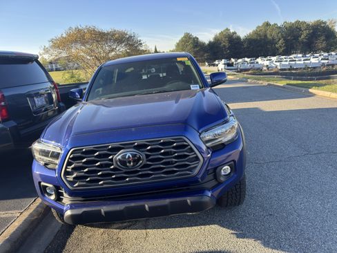 Used 2022 Toyota Tacoma TRD Off-Road image 3
