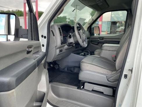 Used 2019 Nissan NV 2500 SV image 18