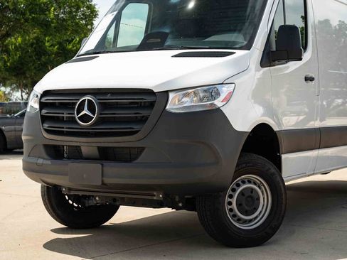 Used 2025 Mercedes-Benz Sprinter 2500 image 6