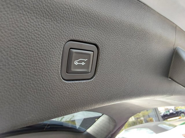 Used 2018 Buick Enclave Essence FWD image 10