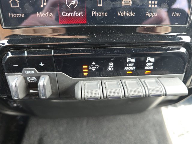 Used 2025 RAM 1500 Laramie AWD/4WD image 17