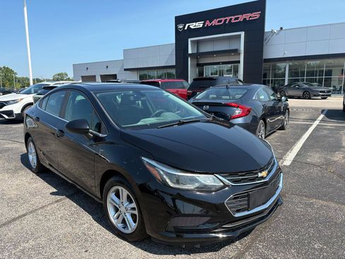 Used 2016 Chevrolet Cruze LT FWD image 2
