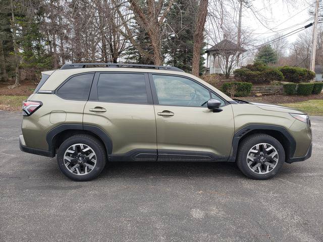 Used 2026 Subaru Forester Premium AWD/4WD image 2