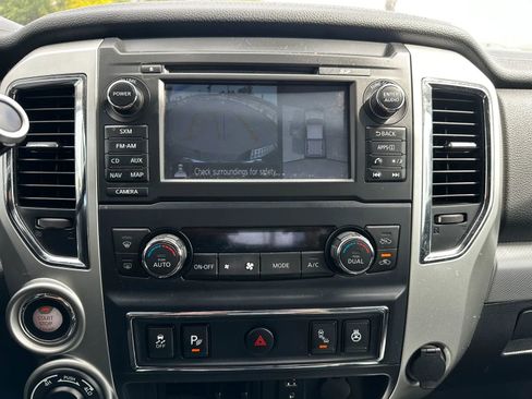 Used 2017 Nissan Titan PRO-4X w/ Pro-4x Convenience Package AWD/4WD image 38