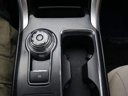 Used 2018 Ford Fusion SE w/ Fusion SE Technology Package FWD image 23