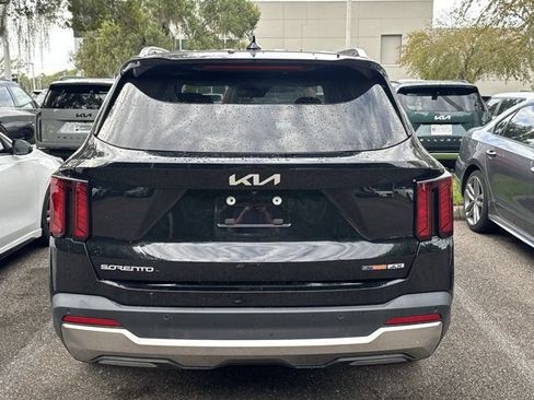 Used 2024 Kia Sorento S AWD/4WD image 5