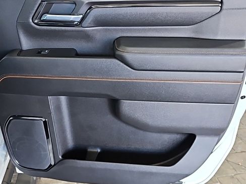 Used 2024 GMC Sierra 2500 AT4 image 17