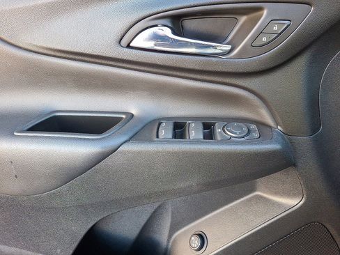 Used 2022 Chevrolet Equinox LT image 12