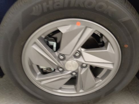 Used 2025 Hyundai Elantra SE FWD image 31