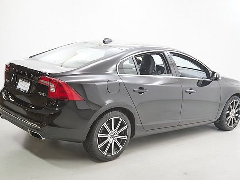 Used 2017 Volvo S60 T5 Inscription Platinum w/ Climate Package image 9