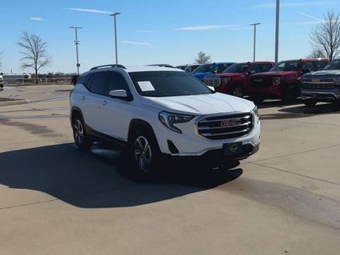 Used 2021 GMC Terrain SLT image 3