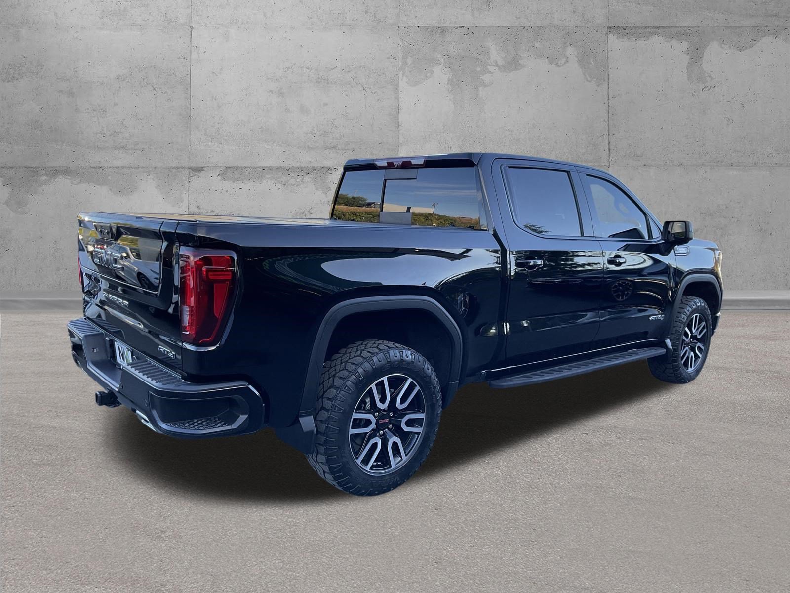 Used 2023 GMC Sierra 1500 AT4 w/ Technology Package AWD/4WD image 3