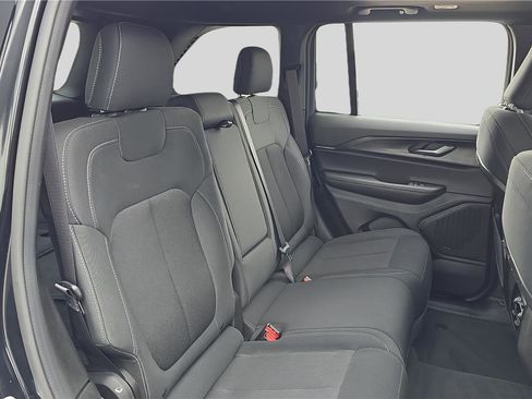 Used 2025 Jeep Grand Cherokee Laredo X AWD/4WD image 14