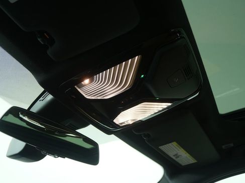 Certified 2025 BMW 330i Sedan image 25