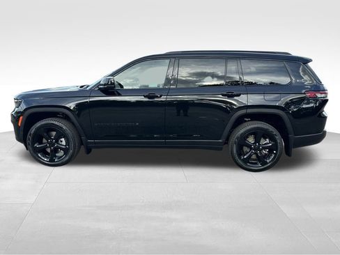 Used 2025 Jeep Grand Cherokee L Limited w/ Black Appearance Package AWD/4WD image 3