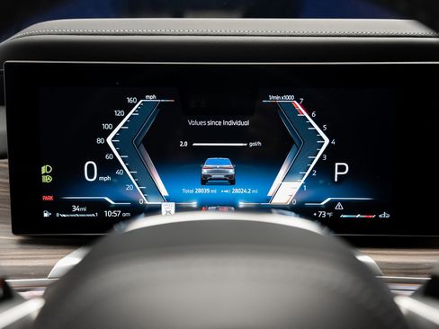 Used 2023 BMW 760i xDrive w/ Executive Package image 48