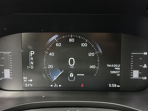 Used 2019 Volvo XC60 T6 Momentum w/ Premium Package image 17