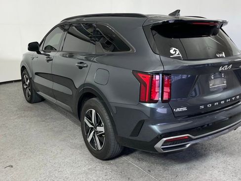 Used 2022 Kia Sorento S image 6