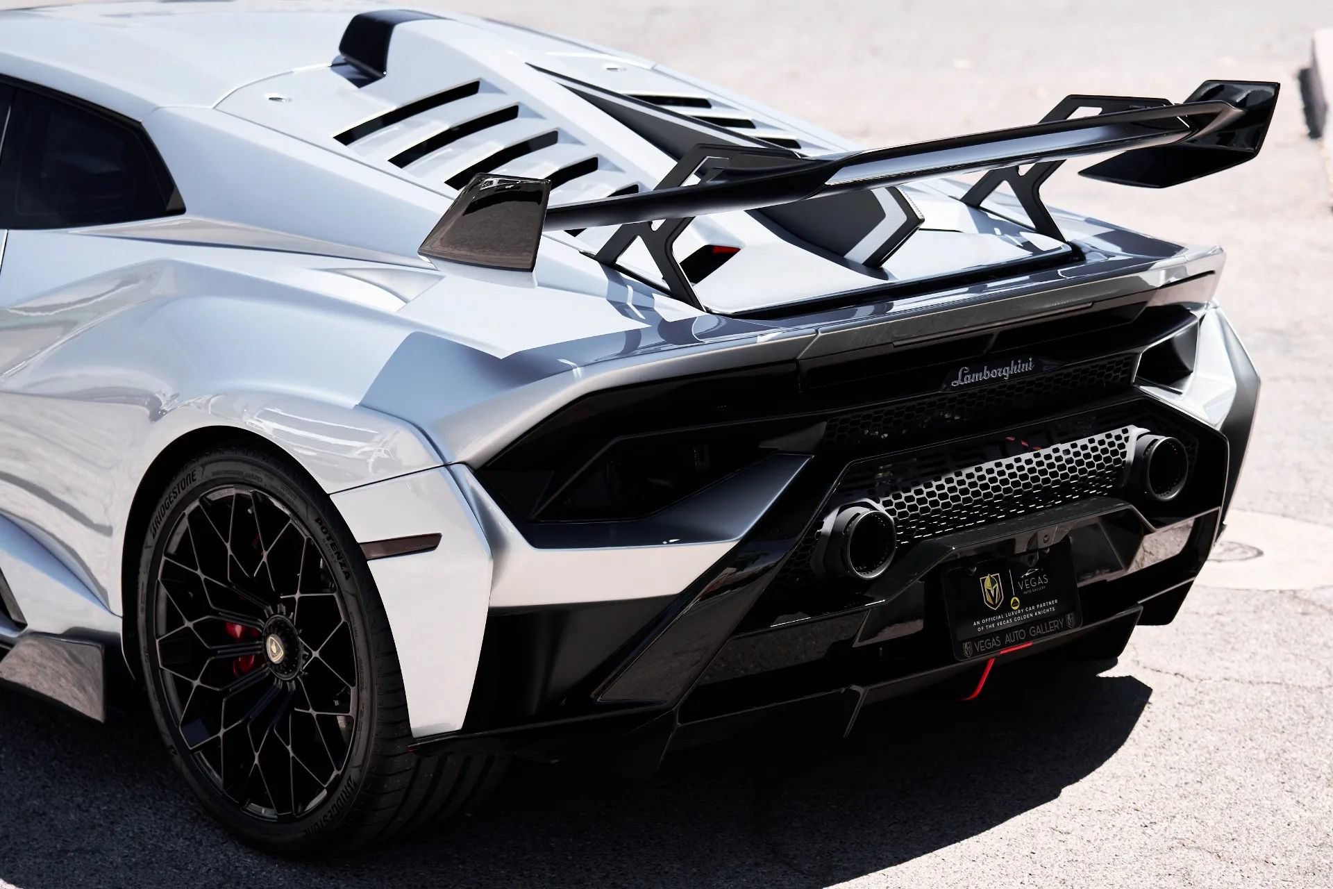 Used 2023 Lamborghini Huracan STO RWD image 4