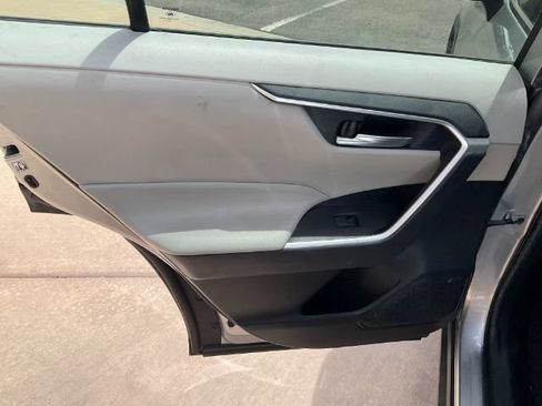 Used 2019 Toyota RAV4 XLE FWD image 18