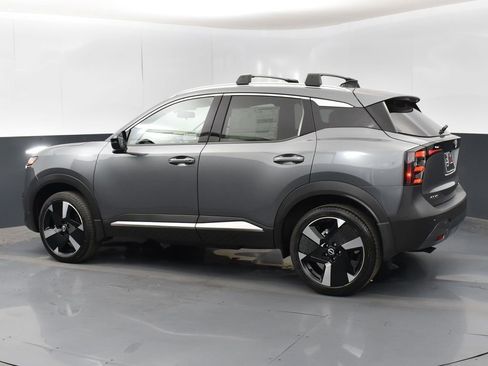 New 2026 Nissan Kicks SR w/ Cold Weather Package AWD/4WD image 5