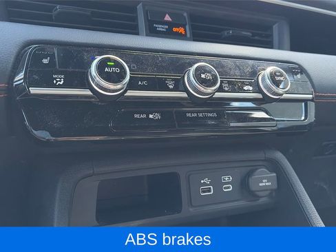 Used 2025 Honda Pilot Sport image 23