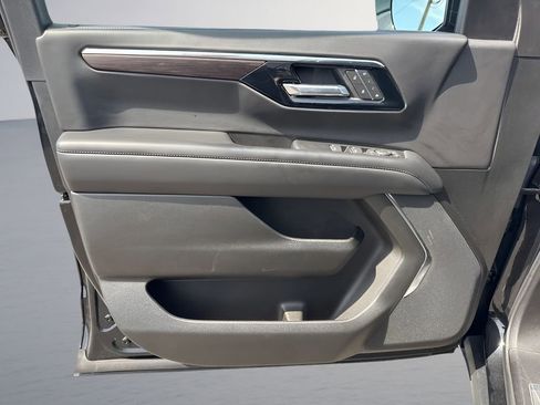 Used 2025 Chevrolet Suburban Z71 AWD/4WD image 29