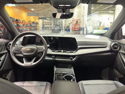 Used 2025 Chevrolet Equinox LT w/ Convenience Package II image 14