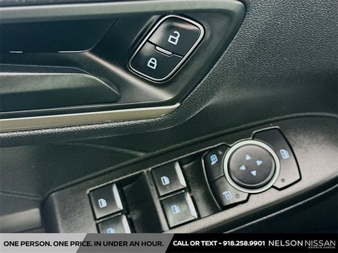 Used 2022 Ford Escape SE w/ SE Sport Appearance Package image 18