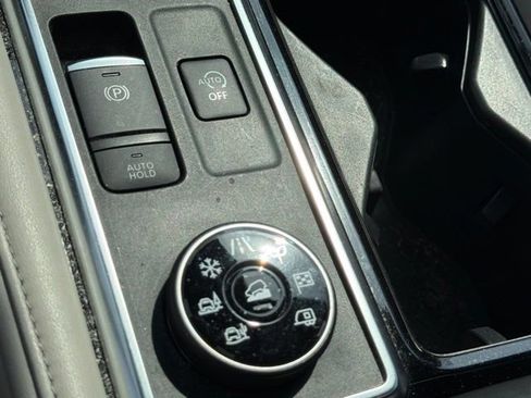 Used 2023 Nissan Pathfinder SL AWD/4WD image 29