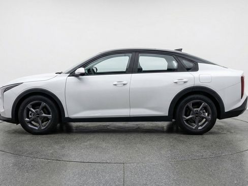 Used 2025 Kia K4 LXS image 5