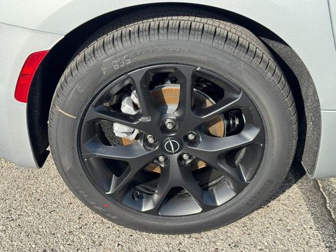 New 2026 Chrysler Pacifica Limited image 5