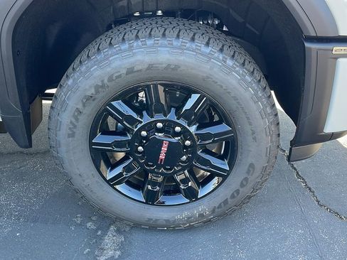 New 2026 GMC Sierra 2500 AT4 w/ AT4 Premium Plus Package AWD/4WD image 9