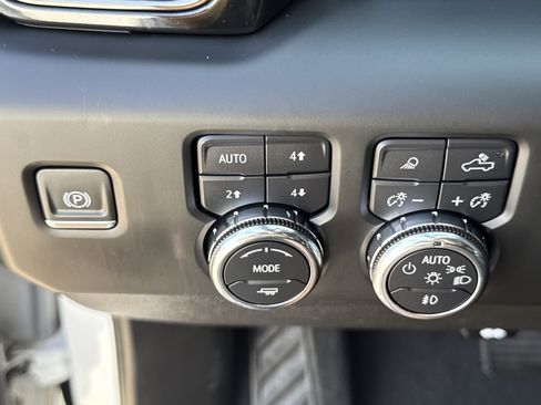 Used 2024 GMC Sierra 2500 AT4 w/ AT4 Preferred Package image 26