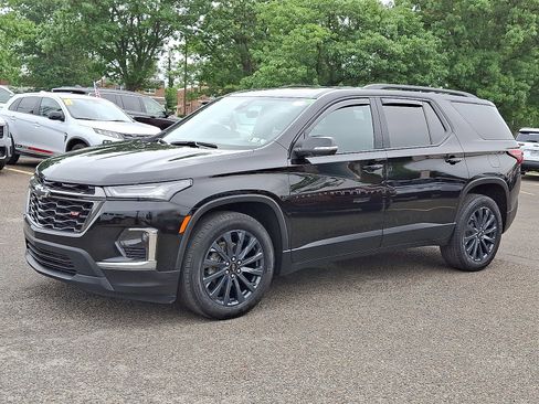 Used 2023 Chevrolet Traverse RS image 3