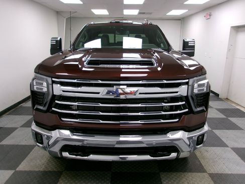 Used 2024 Chevrolet Silverado 2500 LTZ w/ LTZ Convenience Package AWD/4WD image 15