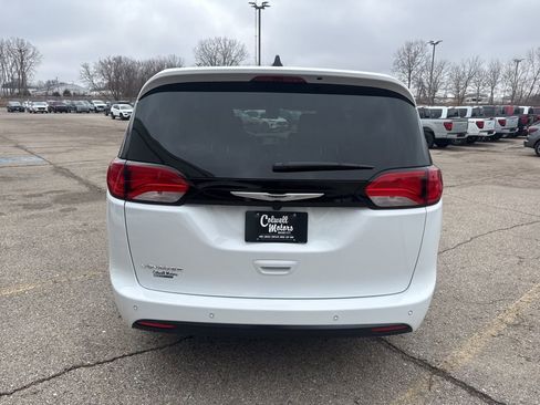 New 2026 Chrysler Voyager LX image 3