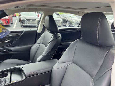 Certified 2025 Lexus ES 350 w/ Premium Package FWD image 9