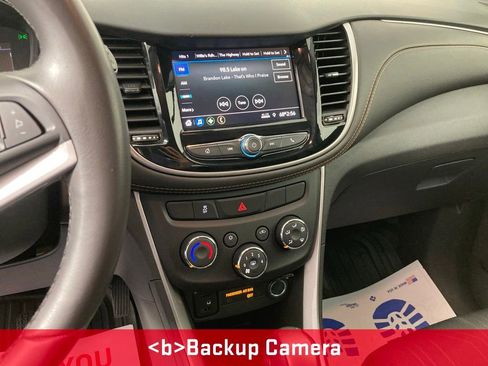 Used 2020 Chevrolet Trax LT w/ LT Convenience Package FWD image 2