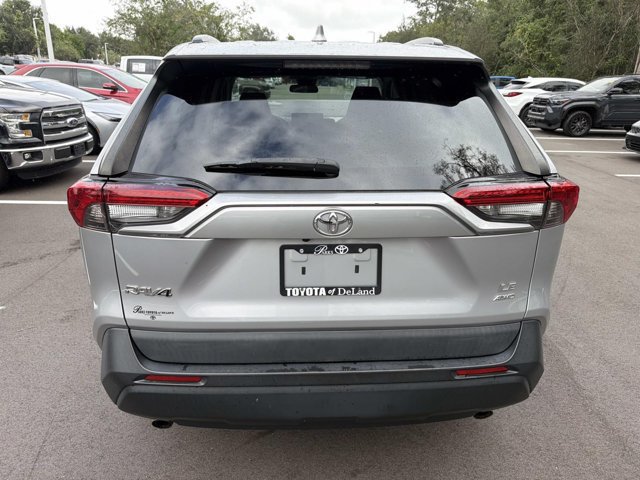 Used 2021 Toyota RAV4 LE AWD/4WD image 3