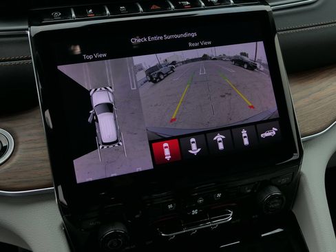 Used 2023 Jeep Grand Cherokee Summit w/ Luxury Tech Group V AWD/4WD image 18