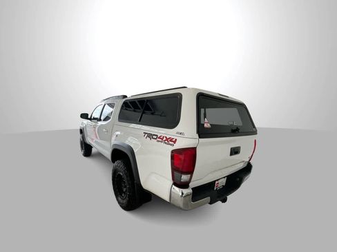 Certified 2018 Toyota Tacoma TRD Off-Road AWD/4WD image 6