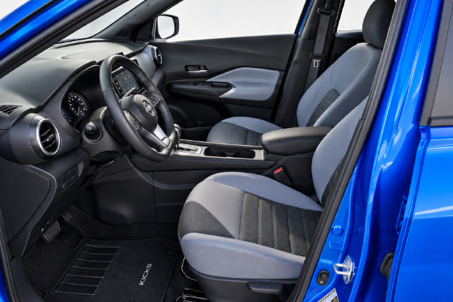 Used 2023 Nissan Kicks SR w/ SR Premium Package FWD image 9