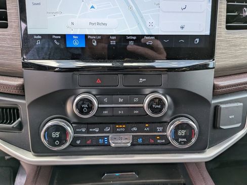 Used 2022 Ford Expedition Max Limited image 24