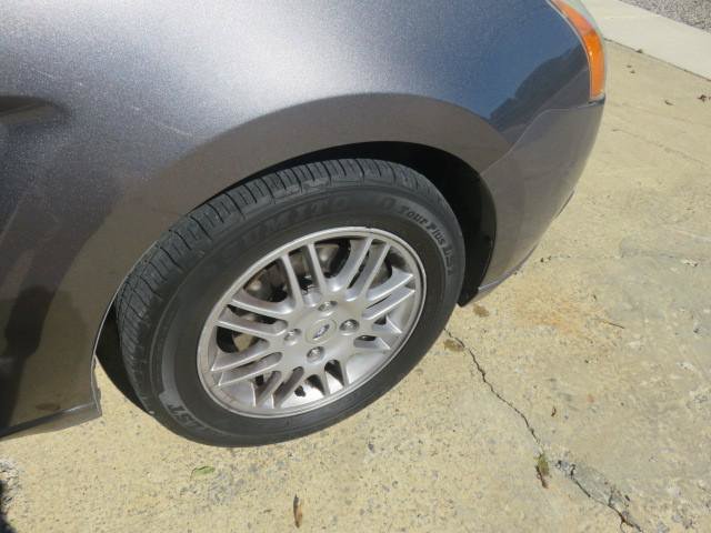 Used 2010 Ford Focus SE FWD image 25